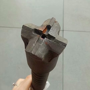 合金钻头